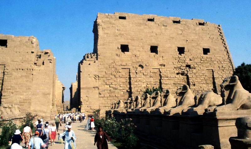 מצרים - קרנק - הכניסה למקדש
