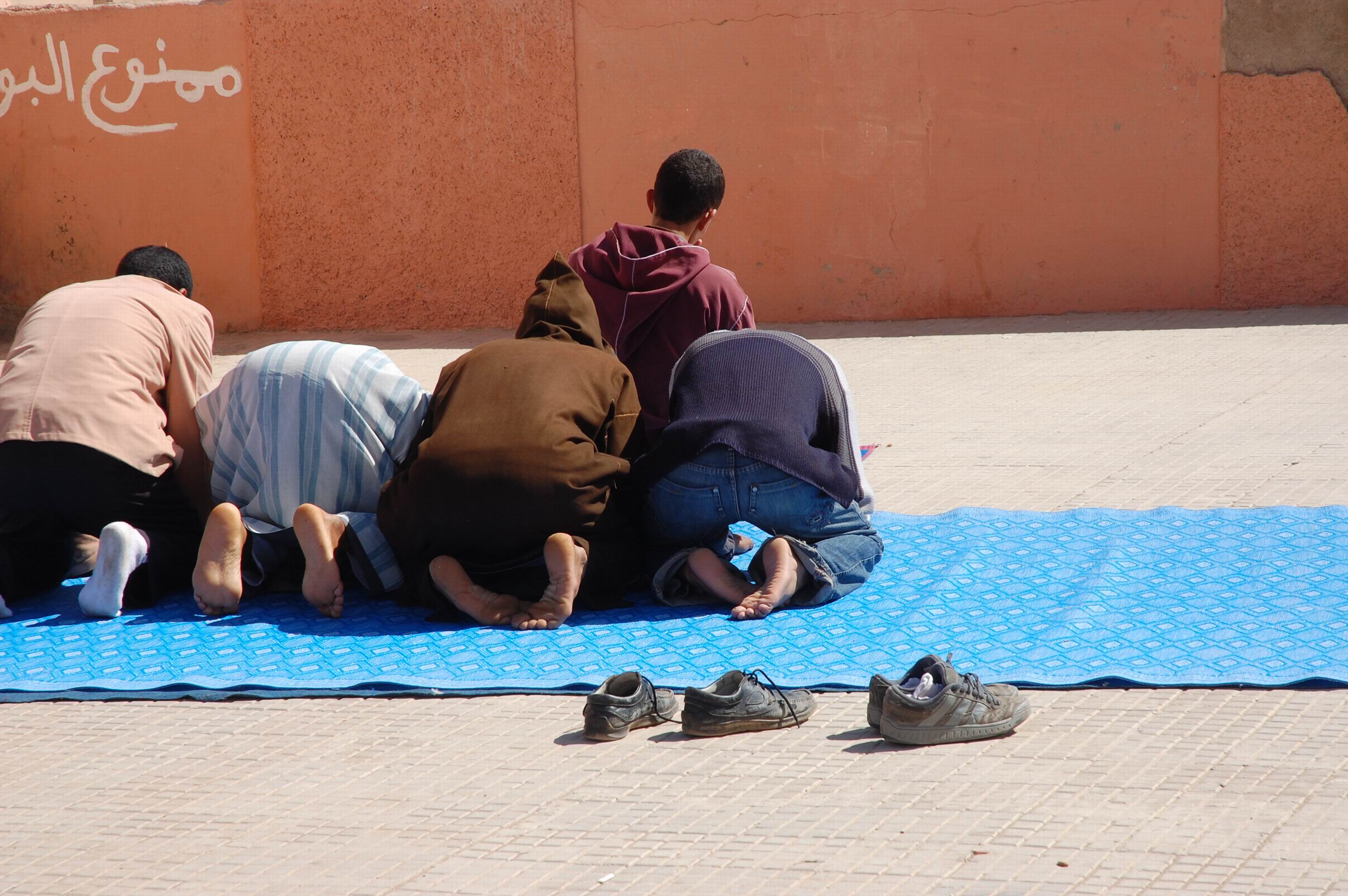 מרוקו - תפילה ברחוב 