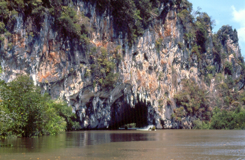 תאילנד - כניסה למערה