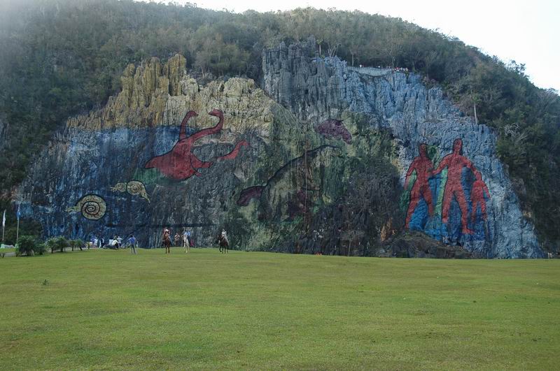 קובה - ציור סלע ענק בעמק פינאר דל ריו