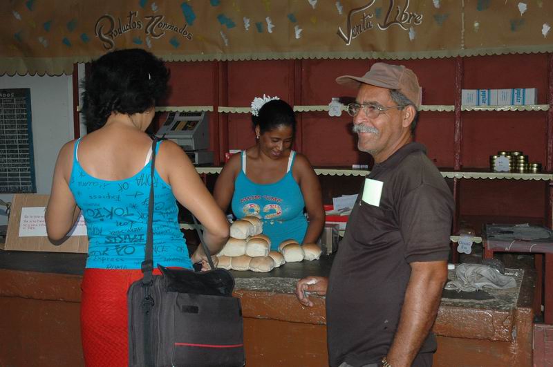 קובה - חנות (ריקה) חלוקת מזון ממשלתית
