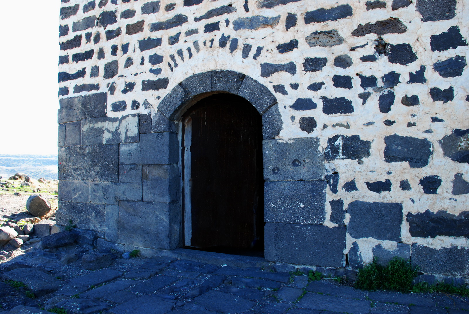 חזית המבנה והכניסה המקורית לבית הכנסת