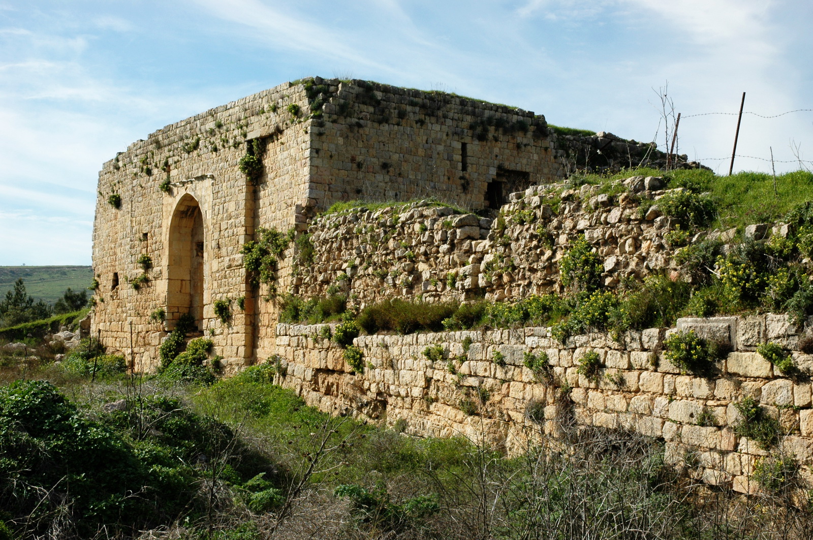 גליל עליון - מצודת הונין - מבצר צלבני במרגליות - מבט אל המבנה כולו