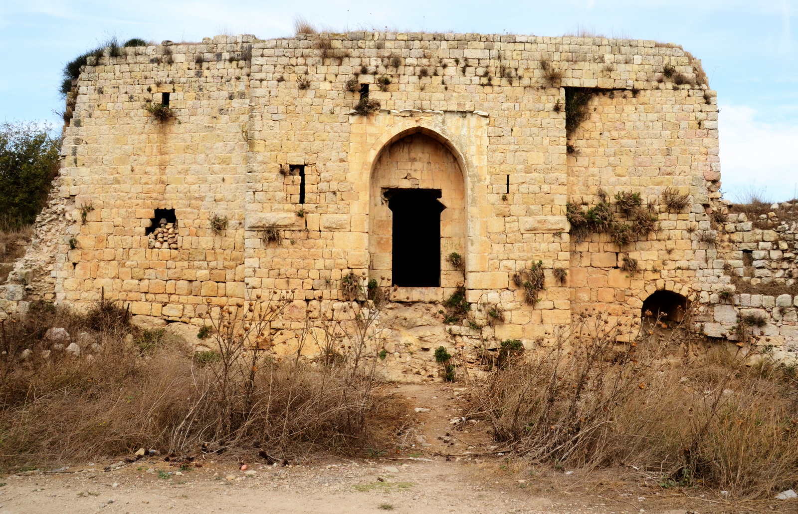 מצודת הונין - חזית המבנה והכניסה הראשית