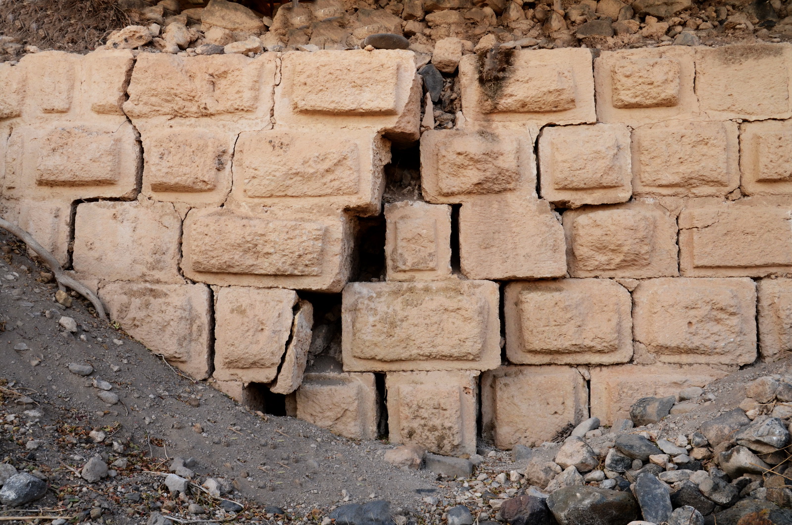 מיצד עתרת - שבר (שלוחת השבר הסורי אפריקני) בחומת המבצר