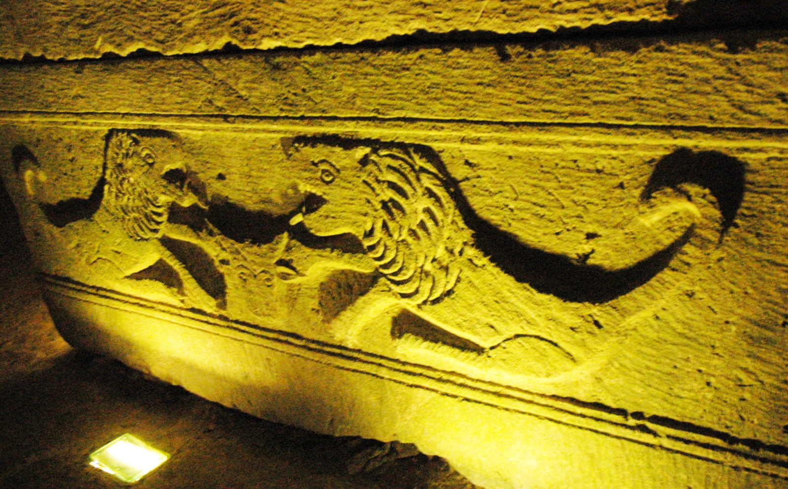 בית שערים - סרקופג עם עיטור של צמד אריות
