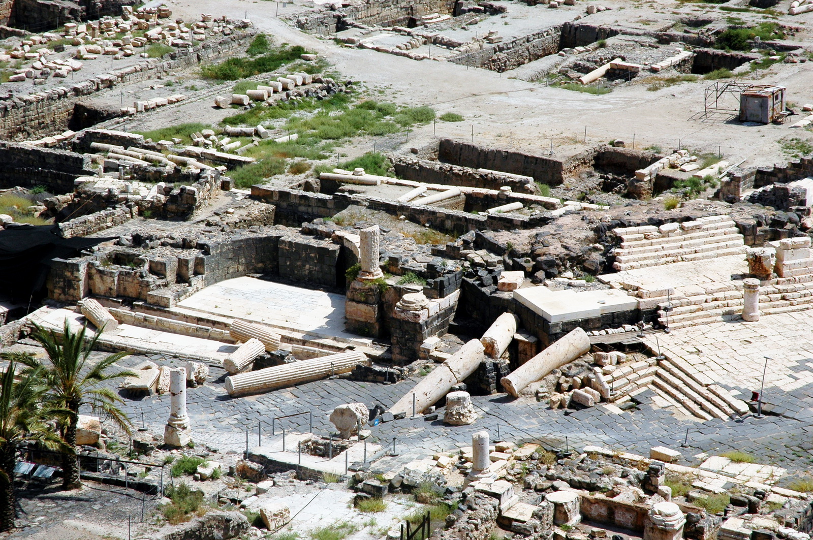 בית שאן - צומת הרחובות פלאדיוס וסילבאנוס, וההרס האוטנטי שנגרם ברעידת אדמה