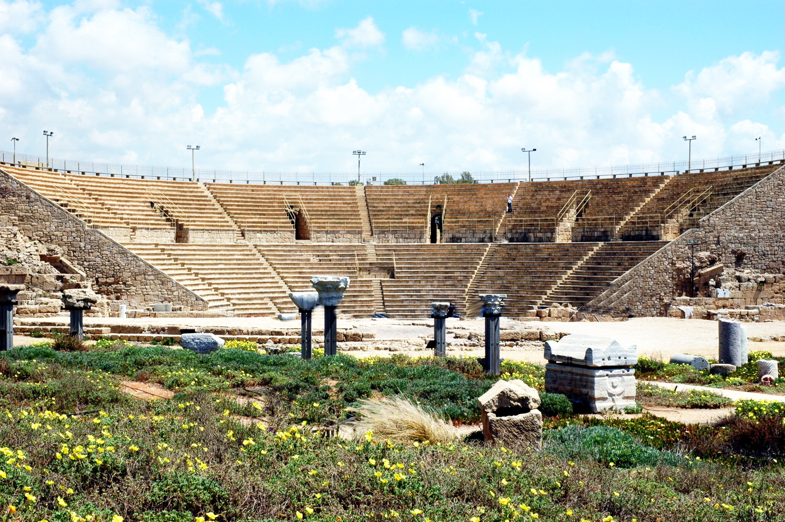 קיסריה הרומית - התיאטרון כולו