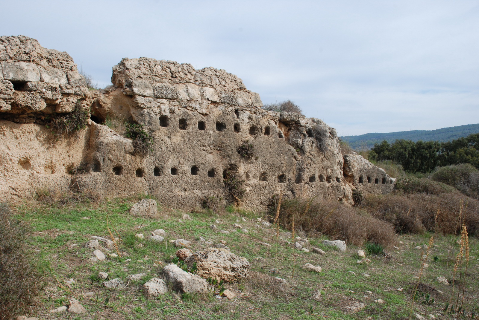 חורבת קרתא - אזור אורוות הסוסים של המבצר הצלבני