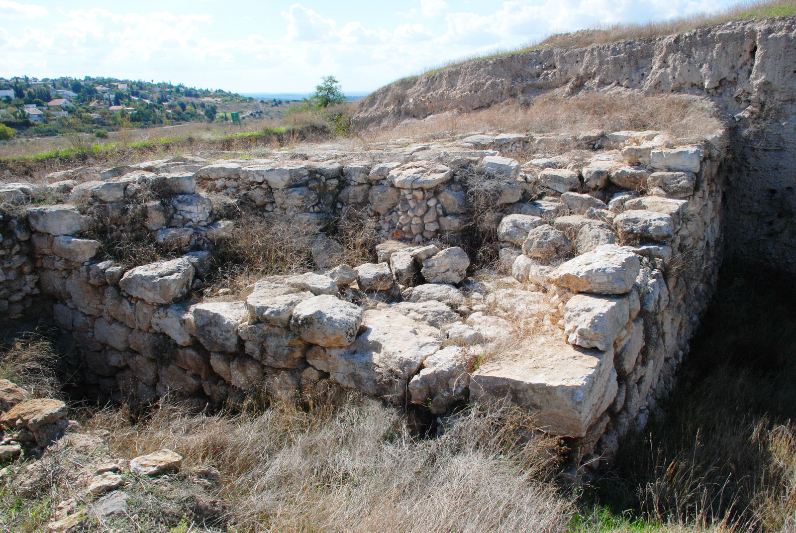 תל גזר - מגדל החומה הכנעני