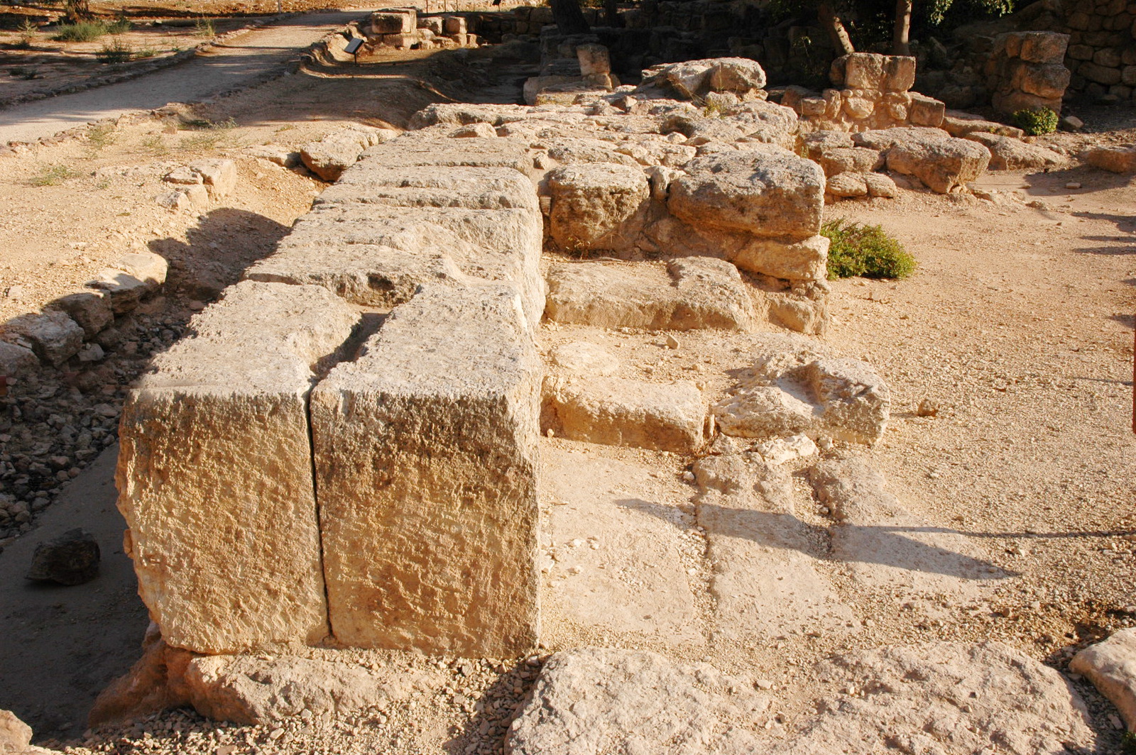 רמת רחל - שרידי ארמון - מצודה ישראלית - מאות 6-7 לפנ'הס