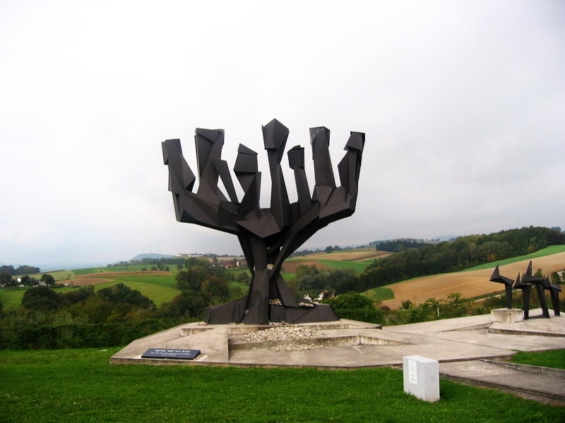 צ'כיה - מאוטהאוזן - אנדרטת הקורבנות היהודיים
